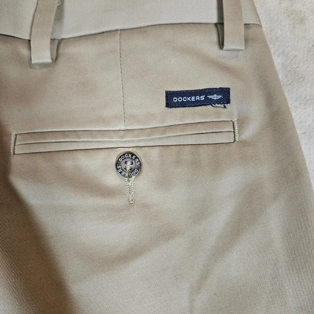 Dockers Men's D3 Classic Fit Pleated Chinos Khaki Tan Cotton Pants 30x32